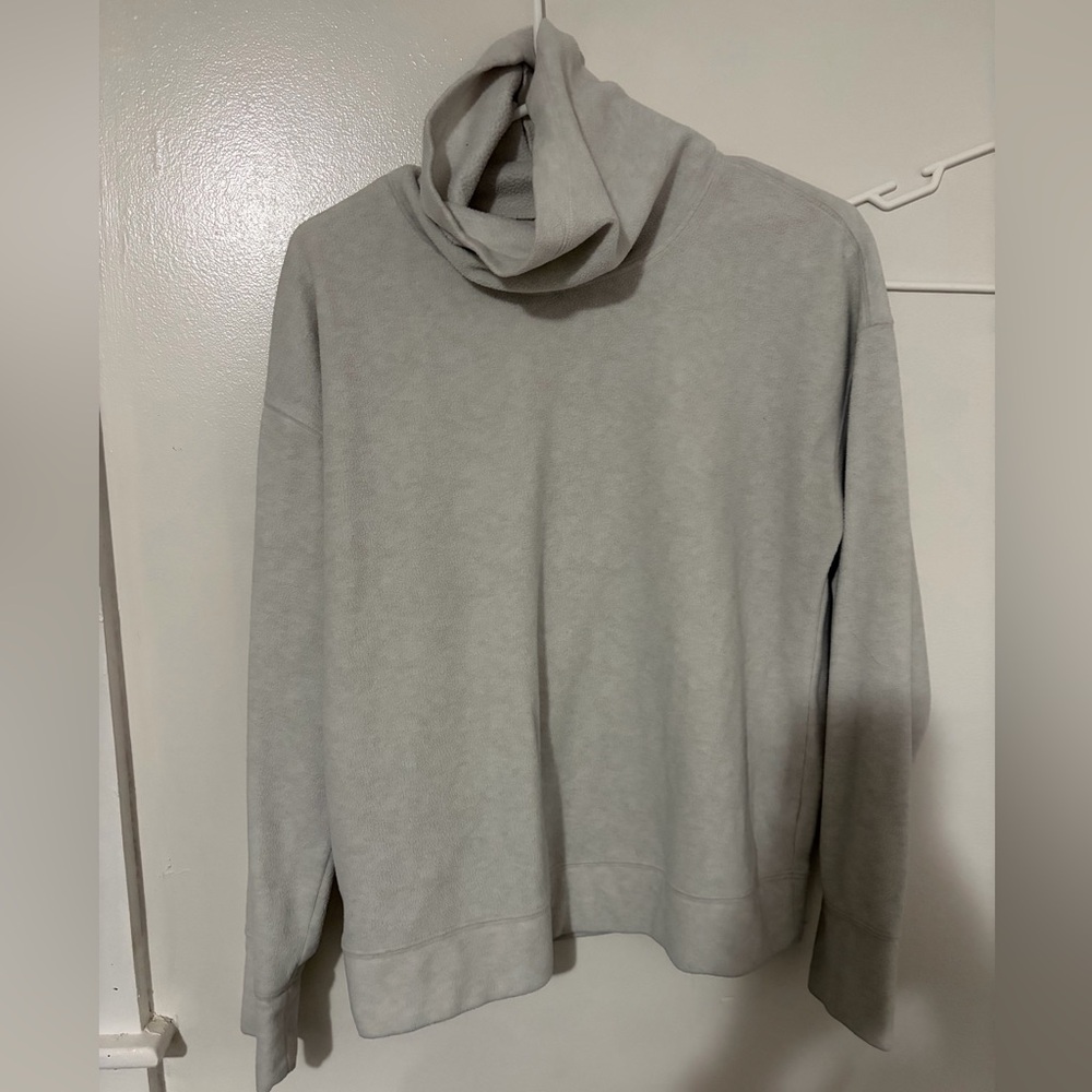 Old Navy women’s white fleece Turtleneck Sweater